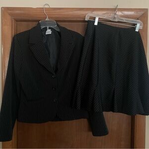Gorgeous black pinstripe suit skirt Studio 1940 size 12 2 piece set blazer